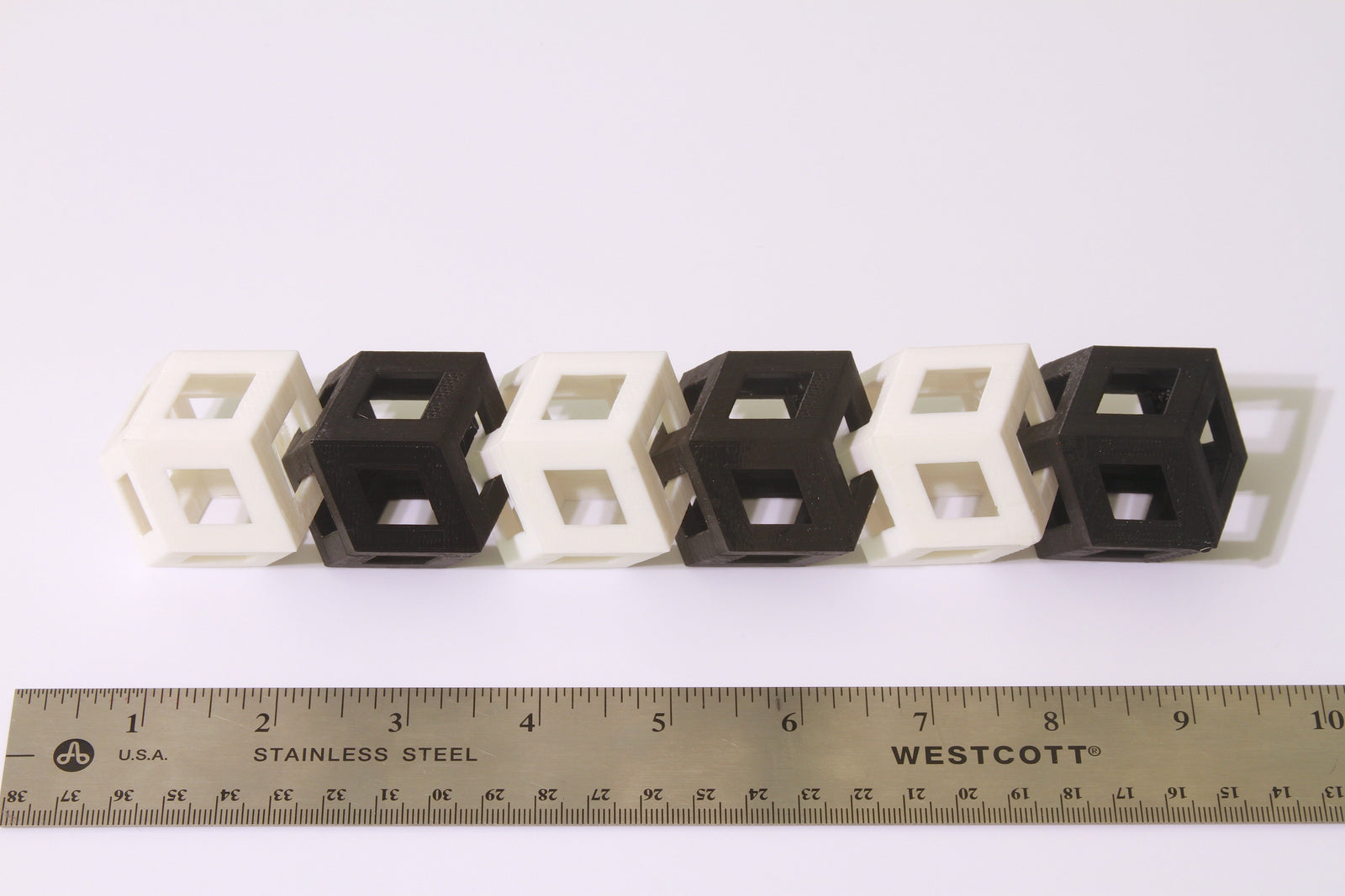 3D Printed Dual Extrusion Rhombic Dodecahedra Chain